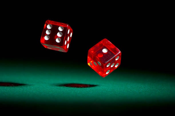 Lightning Roulette live-dealer table showing numbered Lightning multipliers on screen overlay